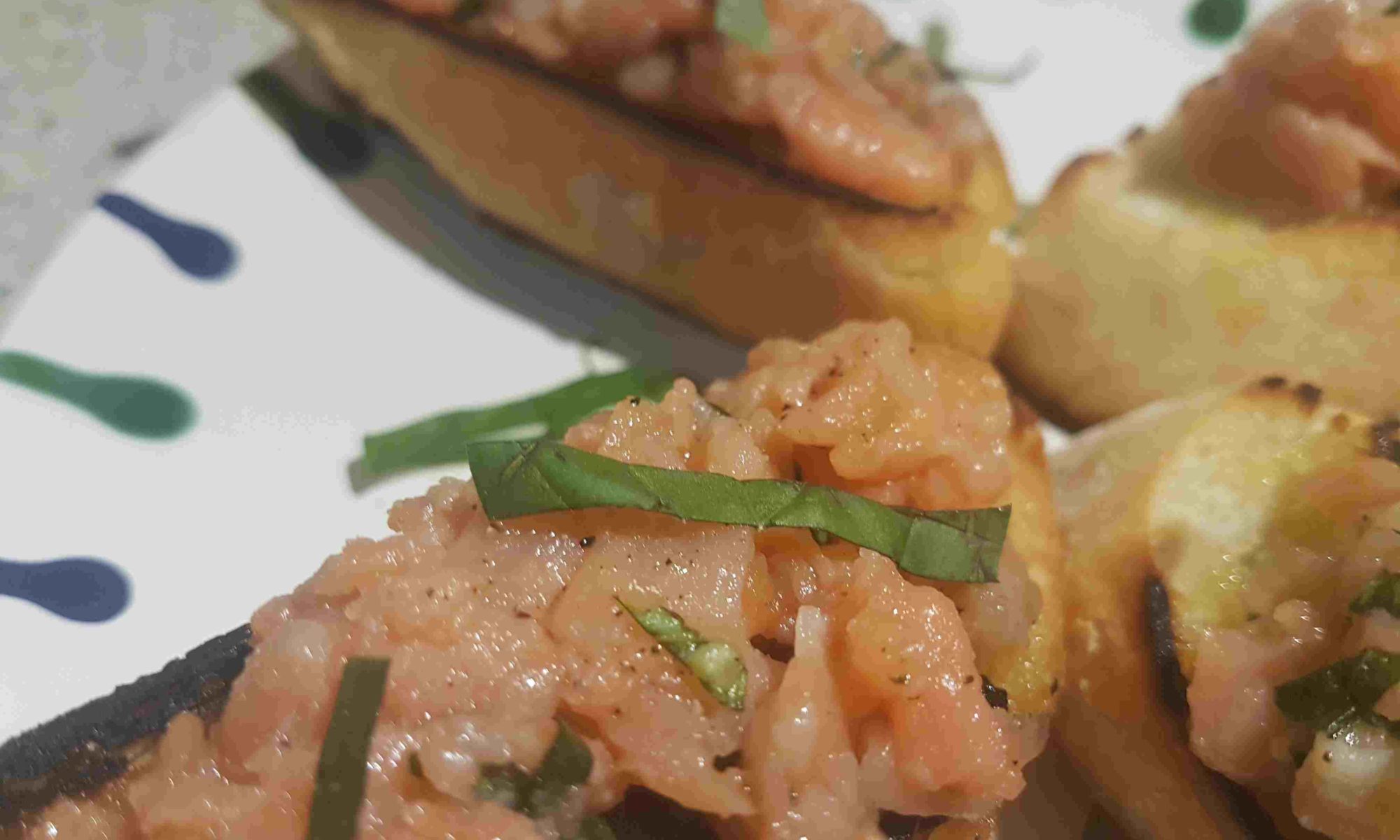 Bruschetta Salmone e Basilico - Bruschetta mit Lachs und Basilikum