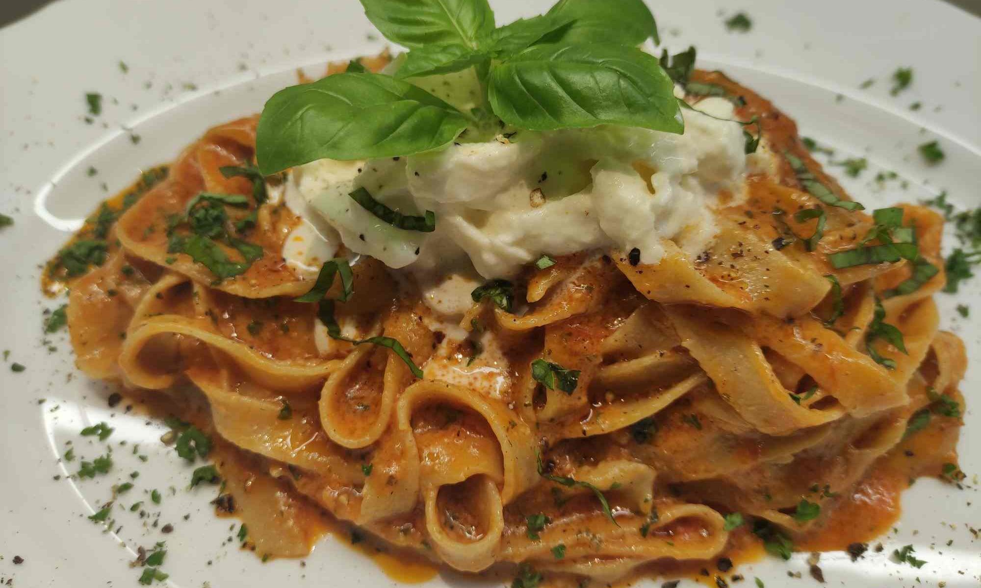 Pasta fresca alla Sorrentina con Stracciatella - hausgemachte Pasta nach Sorrentina Art mit Stracciatella