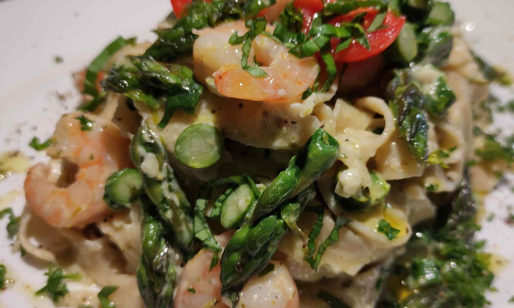 Tagliatelle Gamberi e Asparagi - Tagliatelle mit Garnelen und Spargel