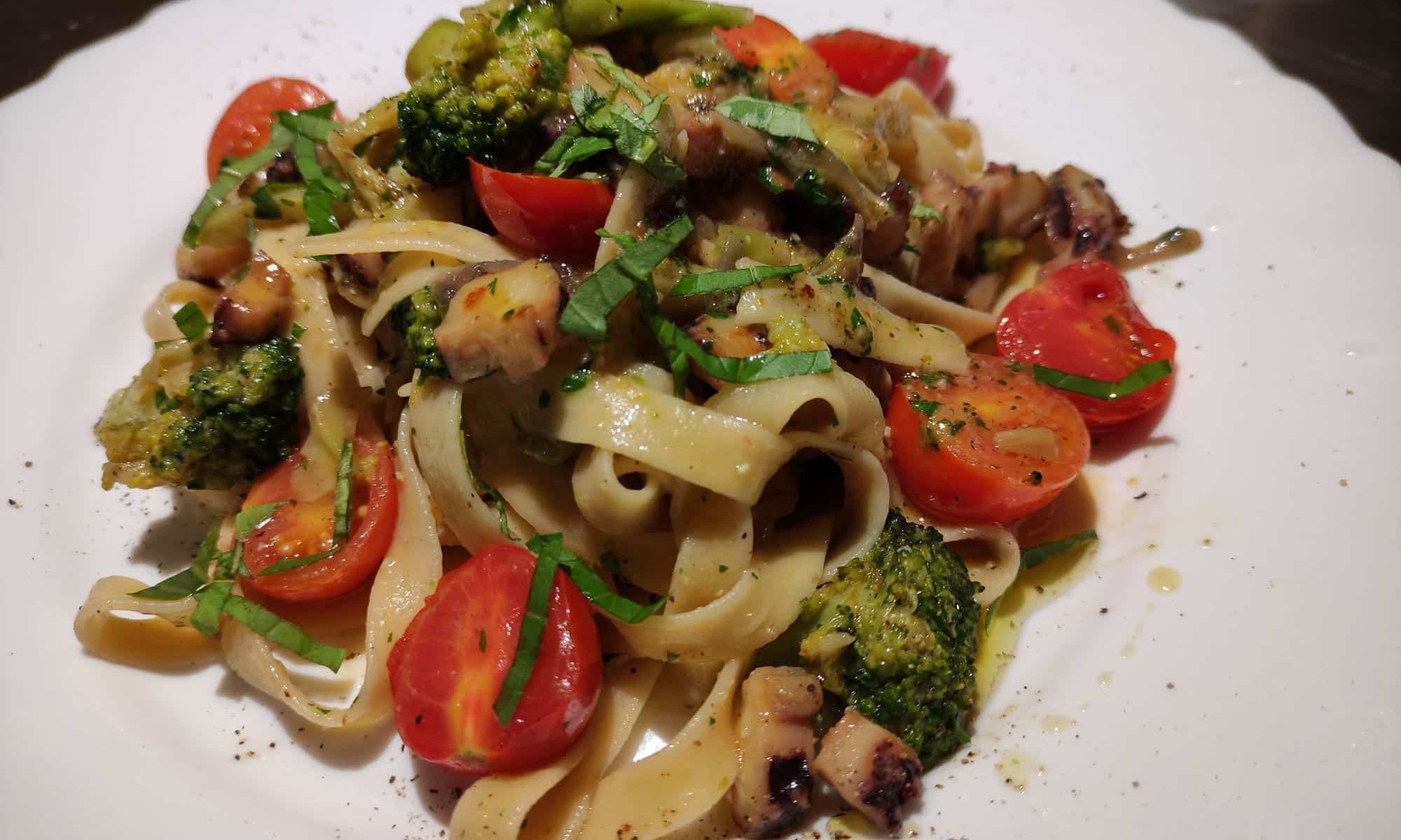 Tagliatelle Calamari e Broccoli - Tagliatelle mit Kalamari und Brokkoli