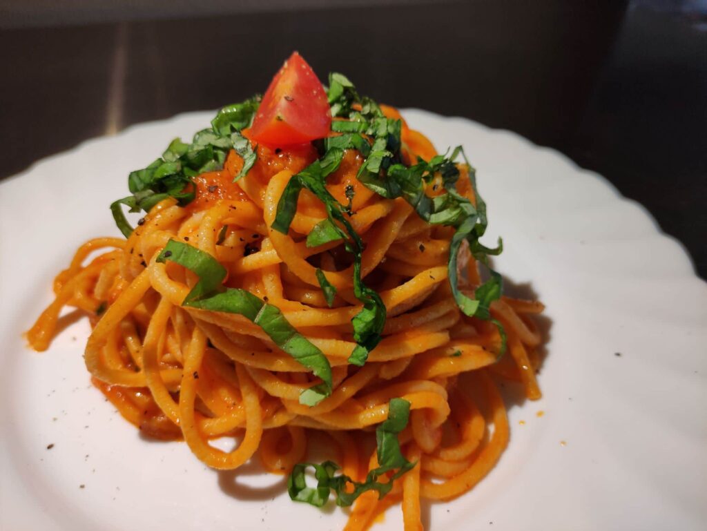 Spaghetti-al-Pomodoro-Spaghetti-mit-Tomaten