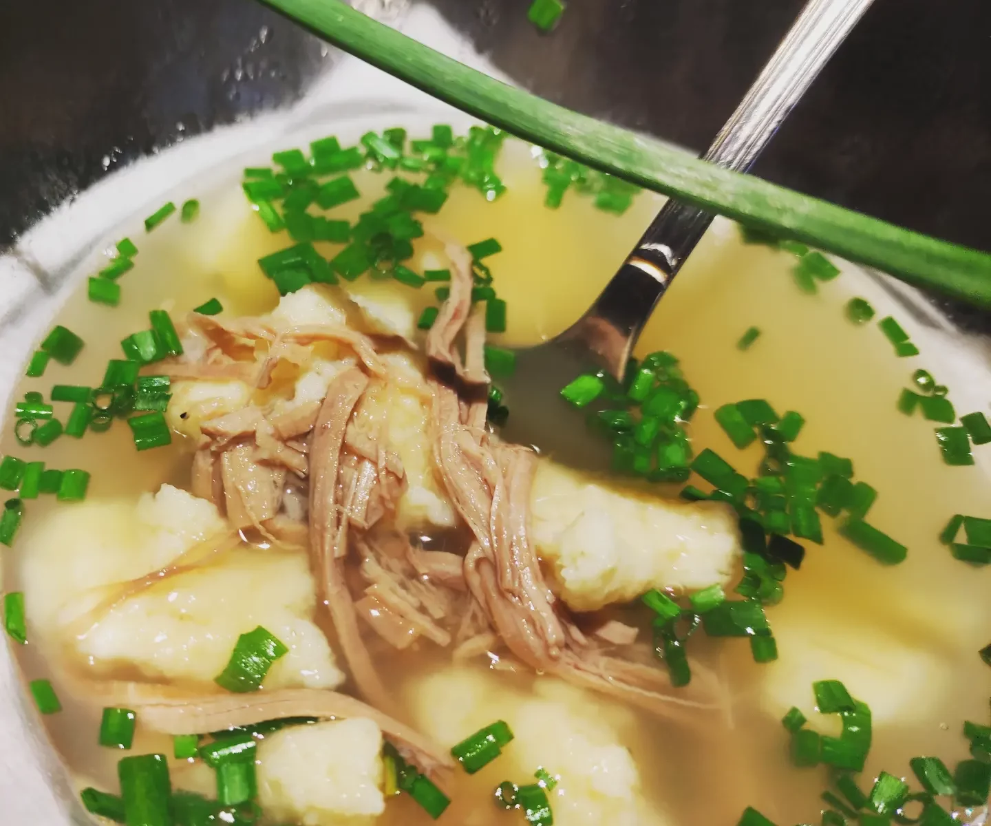 Gnocchi di Semola in Brodo - klare Rindsuppe mit Grießnockerl nach Art des Chefkochs