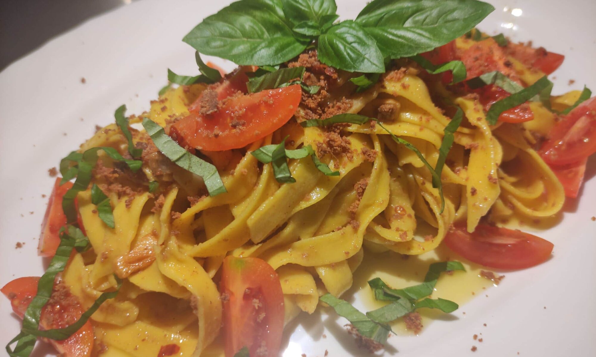 Tagliatelle con Bottarga e Pomodorini - Tagliatelle mit Bottarga und Kirschtomaten